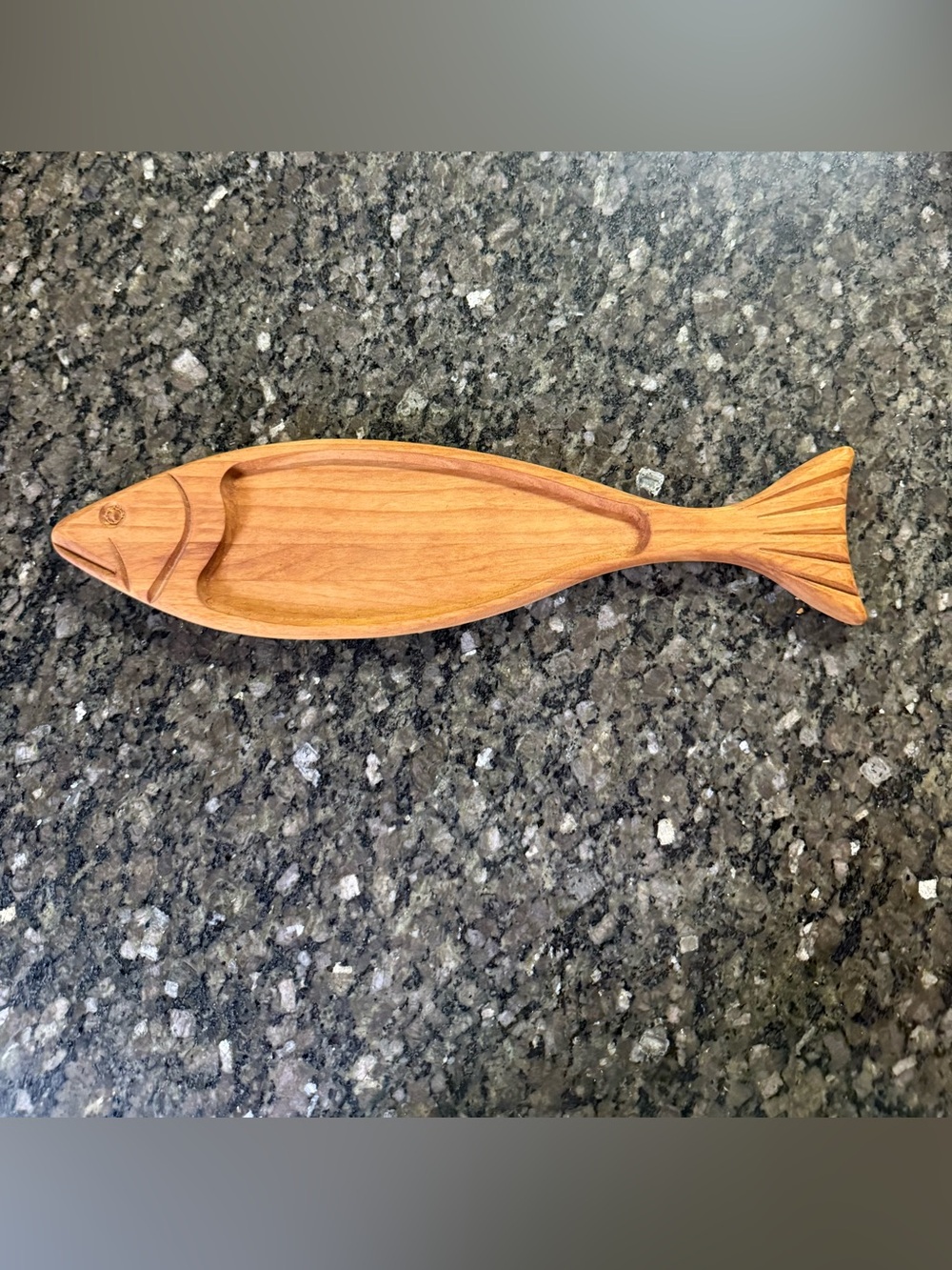 Wood fish-shaped serving board or platter.